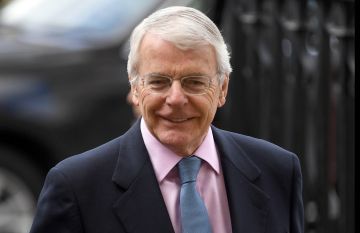 زاخاروفا تعليقا على انتقاد رئيس وزراء بريطاني أسبق للحرب على إيران: يا له من نفاق جهنمي!