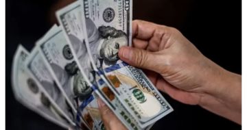 أسعار صرف الدولار في العراق: 154 ألف دينار للبيع و153 ألفا للشراء