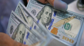 الدولار يكسر حاجز 155 ألف دينار عراقي