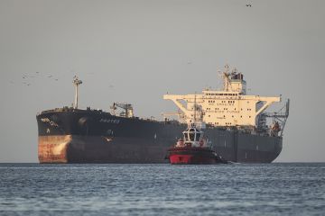 بلومبرغ إعفا خاص يسمح للعراق بإرسال شحنات النفط عبر مضيق هرمز