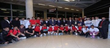 منتخبنا الوطني لكرة القدم يصل الى مطار الملكة عالية بالعاصمة الاردنية عمان