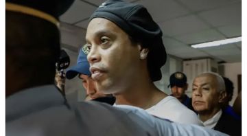 سجن سيدة باراغوايانية بتهمة منح رونالدينيو جواز سفر مزور