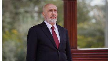 رئيس الجمهورية يتسلم مهام منصبه: التداول السلمي للسلطة ركيزة أساسية في ترسيخ الديمقراطية