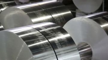 انفراج هرمز يهز الأسواق: هبوط حاد بأسعار الألمنيوم بعد إعلان طهران فتح المضيق