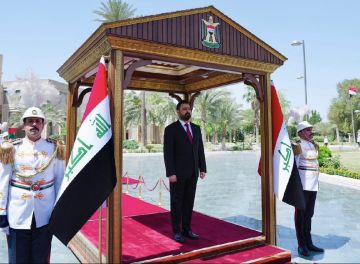 رئيس مجلس الوزراء علي الزيدي يتسلم مهامه رسميا رئيسا للحكومة وقائدا عاما للقوات المسلحة رئيس مجلس الوزراء علي الزيدي يتسلم مهامه رسميا رئيسا للحكومة وقائدا عاما للقوات المسلحة