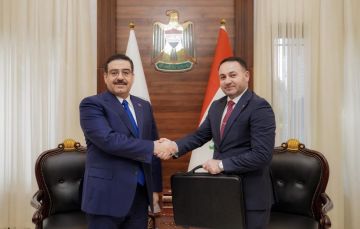 وزارة التجارة ..الدكتور مصطفى العاني يتسلم مهام عمله وزيرا للتجارة ويؤكد المضي بخطط الإصلاح والتطوير وزارة التجارة ..الدكتور مصطفى العاني يتسلم مهام عمله وزيرا للتجارة ويؤكد المضي بخطط الإصلاح والتطوير