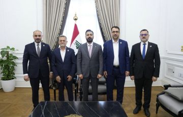 رئيس الوزراء يؤكد دعم العتبة العلوية المقدسة التي تستقبل سنويا ملايين الزوار من داخل وخارج العراق رئيس الوزراء يؤكد دعم العتبة العلوية المقدسة التي تستقبل سنويا ملايين الزوار من داخل وخارج العراق