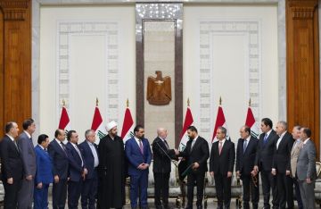 شجار داخل البرلمان العراقي أثناء التصويت على حكومة علي الزيدي شجار داخل البرلمان العراقي أثناء التصويت على حكومة علي الزيدي