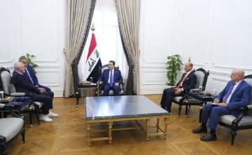 رئيس الوزراء يوجه بتقديم التسهيلات اللازمة للمنتخب الكروي خلال مرحلة الإعداد رئيس الوزراء يوجه بتقديم التسهيلات اللازمة للمنتخب الكروي خلال مرحلة الإعداد
