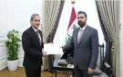 رئيس الوزراء يكشف عن ذمته المالية ويسلمها إلى رئيس هيئة النزاهة