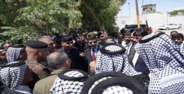 فلاحي ومزراعي النجف يتظاهرون أمام مجلس المحافظة للمطالبة بحقوقهم فلاحي ومزراعي النجف يتظاهرون أمام مجلس المحافظة للمطالبة بحقوقهم