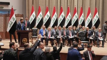 تسع وزارات معلقة.. لا اتفاق نهائيا على استكمال حكومة الزيدي حتى الآن تسع وزارات معلقة.. لا اتفاق نهائيا على استكمال حكومة الزيدي حتى الآن