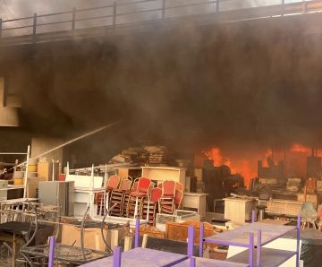 فرق الدفاع المدني تسيطر على حريق في منطقة النهضة وسط بغداد