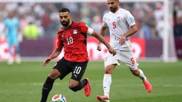 هل قرار إلغاء هدف إيران أمام مصر صحيح.. خبير تحكيمي يوضح