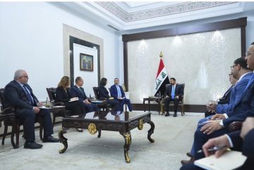 رئيس الوزراء: حريصون على معالجة ملف المفقودين الكويتيين وننظر له بوصفه ملفا إنسانيا رئيس الوزراء: حريصون على معالجة ملف المفقودين الكويتيين وننظر له بوصفه ملفا إنسانيا
