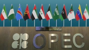 خبراء يحذرون من كلفة الخروج من أوبك: ضعف البنية اللوجستية يحول زيادة الإنتاج إلى خسائر