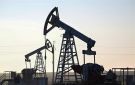 السوق يتفاعل مع آمال الاتفاق الامريكي الايراني.. النفط يهبط 3.7 