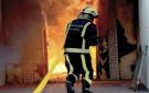الدفاع المدني يخمد حريقا في حي الجهاد ببغداد وينقذ شخصين