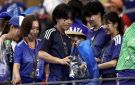 اليابانيات يهاجمن نفاق رجالهن بعد تنظيف الملاعب: افعلوها في منازلكم أيضا 