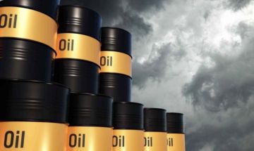 النفط ينخفض بأكثر من دولار مع تزايد الإمدادات النفط ينخفض بأكثر من دولار مع تزايد الإمدادات