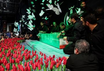 انطلاق مراسم تشييع خامنئي في مسار يمتد أسبوعا بين مدن إيرانية وعراقية انطلاق مراسم تشييع خامنئي في مسار يمتد أسبوعا بين مدن إيرانية وعراقية