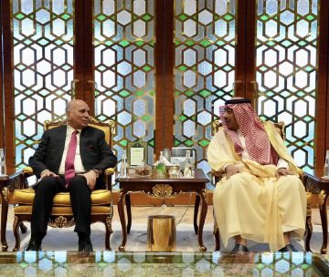 وزير الخارجية يصل إلى المملكة العربية السعودية في زيارة رسمية