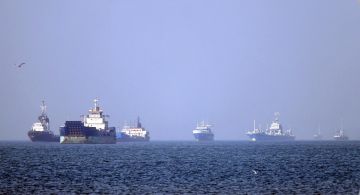 تقارير: إيران استعدت لاحتمال عودة الحصار البحري الأمريكي عبر تعزيز أسطول الظل تقارير: إيران استعدت لاحتمال عودة الحصار البحري الأمريكي عبر تعزيز أسطول الظل