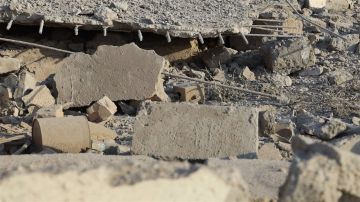 بالصور.. اثار القصف على مقر عمليات الحشد الشعبي في البصرة بالصور.. اثار القصف على مقر عمليات الحشد الشعبي في البصرة