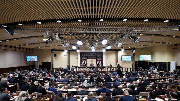 جمع تواقيع نيابية لاستثناء موظفين ومتعاقدين من التقاطع الوظيفي في القبول بالدراسات العليا جمع تواقيع نيابية لاستثناء موظفين ومتعاقدين من التقاطع الوظيفي في القبول بالدراسات العليا