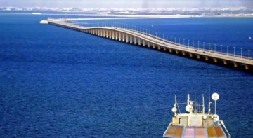 صحيفة إيرانية تطالب باستهداف جسر الملك فهد ردا على قصف السكك الإيرانية صحيفة إيرانية تطالب باستهداف جسر الملك فهد ردا على قصف السكك الإيرانية