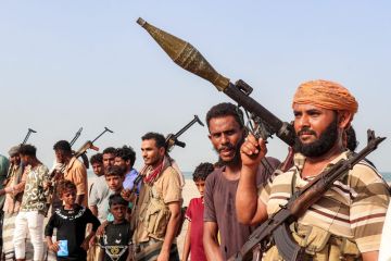 أول تعليق من الحوثيين بعد الضربات الأمريكية السعودية على إرهابيين في العراق أول تعليق من الحوثيين بعد الضربات الأمريكية السعودية على إرهابيين في العراق