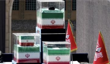 محافظ النجف الأشرف: نعش المرشد سيصل غدا وقد يرافقه بزشكيان وقاليباف ونجله مصطفى محافظ النجف الأشرف: نعش المرشد سيصل غدا وقد يرافقه بزشكيان وقاليباف ونجله مصطفى