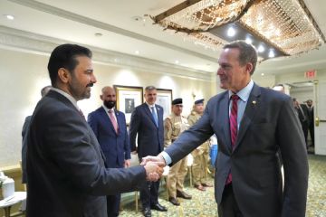 رئيس الوزراء يستقبل عضو لجنة القوات المسلحة في مجلس الشيوخ السيناتور تيد بد رئيس الوزراء يستقبل عضو لجنة القوات المسلحة في مجلس الشيوخ السيناتور تيد بد