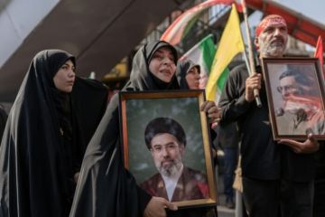 المرشد مجتبى: الثأر لدماء والدي حاصل لا محالة المرشد مجتبى: الثأر لدماء والدي حاصل لا محالة