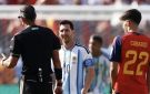 حكم نهائي كأس العالم يكشف تفاصيل اشتباكه مع ميسي