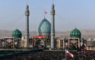 الشهيد خامنئي يوارى الثرى في مشهد بعد مراسم التشييع التأريخي