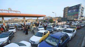 النفط تطمئن المواطنين: بدء ضخ البنزين للمحطات والتحسن ملموس غدا. النفط تطمئن المواطنين: بدء ضخ البنزين للمحطات والتحسن ملموس غدا.