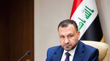 قوة من هيئة النزاهة تعتقل خالد غزاي عطية وكيل وزارة الكهرباء لشؤون النقل والتوزيع ( صورة ) قوة من هيئة النزاهة تعتقل خالد غزاي عطية وكيل وزارة الكهرباء لشؤون النقل والتوزيع ( صورة )