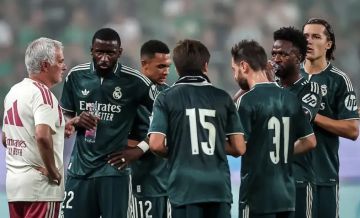 مورينيو يعجز عن حل أزمات ريال مدريد قبل انطلاق الموسم.. هل يدفع الثمن؟