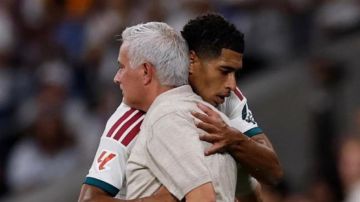 مورينيو فتح باب القفص.. كيف اختلف دور بيلينغهام في مدريد؟ مورينيو فتح باب القفص.. كيف اختلف دور بيلينغهام في مدريد؟