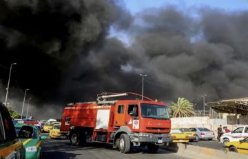 الدفاع المدني يخمد حريقا اندلع داخل معمل للنجارة وسط بغداد الدفاع المدني يخمد حريقا اندلع داخل معمل للنجارة وسط بغداد