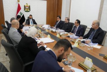 رئيس الوزراء يترأس اجتماعا لإقرار الصيغة النهائية للبرنامج الحكومي تمهيدا لرفعه إلى مجلس النواب رئيس الوزراء يترأس اجتماعا لإقرار الصيغة النهائية للبرنامج الحكومي تمهيدا لرفعه إلى مجلس النواب