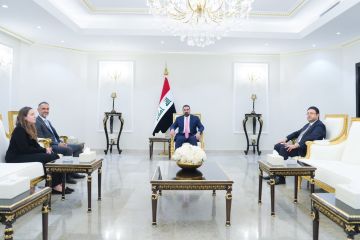 رئيس البرلمان يؤكد للسفير البريطاني موقف العراق الداعي لتغليب الحوار والدبلوماسية لانهاء التوترات
