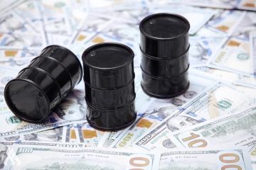 النفط يلامس 100 دولار بعد هجمات الحوثيين على السعودية النفط يلامس 100 دولار بعد هجمات الحوثيين على السعودية