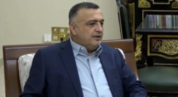 القضاء يحكم بحبس جمال الكربولي سنة مع وقف التنفيذ وتغريمه 4.5 ملايين دولار القضاء يحكم بحبس جمال الكربولي سنة مع وقف التنفيذ وتغريمه 4.5 ملايين دولار