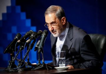 مستشار خامنئي يوجه رسالة إلى رئيس وزراء العراق إثر إغلاق مطار النجف بوجه الطائرات الإيرانية مستشار خامنئي يوجه رسالة إلى رئيس وزراء العراق إثر إغلاق مطار النجف بوجه الطائرات الإيرانية