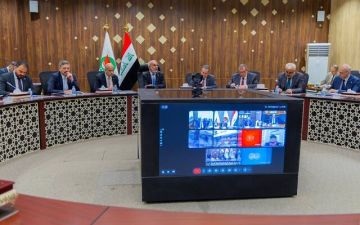 وزير النفط يترأس اجتماع خلية الأزمة لمناقشة عمليات الإنتاج والتصدير وزير النفط يترأس اجتماع خلية الأزمة لمناقشة عمليات الإنتاج والتصدير