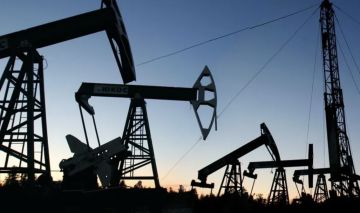 النفط يتراجع مع طرح السعودية شحنات عبر سلطنة عمان النفط يتراجع مع طرح السعودية شحنات عبر سلطنة عمان