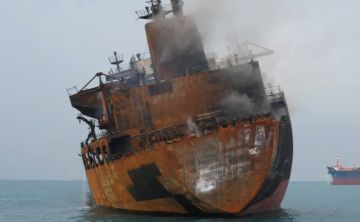هجوم يستهدف ناقلة نفط محملة بزيت الوقود العراقي في المياه الإقليمية - عاجل هجوم يستهدف ناقلة نفط محملة بزيت الوقود العراقي في المياه الإقليمية - عاجل