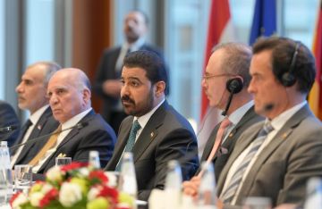 رئيس الوزراء: العراق ينعم باستقرار سياسي واقتصادي ونظام ديمقراطي يدعم عمل المؤسسات رئيس الوزراء: العراق ينعم باستقرار سياسي واقتصادي ونظام ديمقراطي يدعم عمل المؤسسات